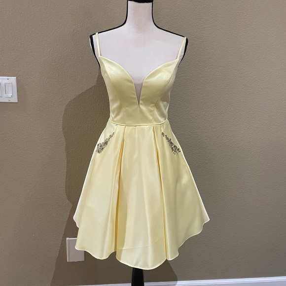 V Neck Burgundy Satin Homecoming Dress With Pockets - Picture 5 of 8